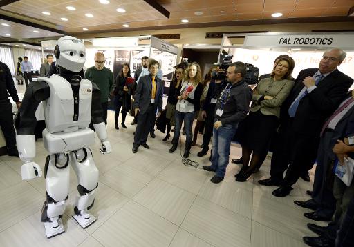 Reem-C, un robot humanoide, est presente a Madrid le 19 novembre 2014