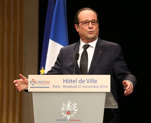 Le president Francois Hollande s'adresse aux representants des Francais d'outre-mer, le 21 novembre 2014 a l'Hotel de Ville de Paris