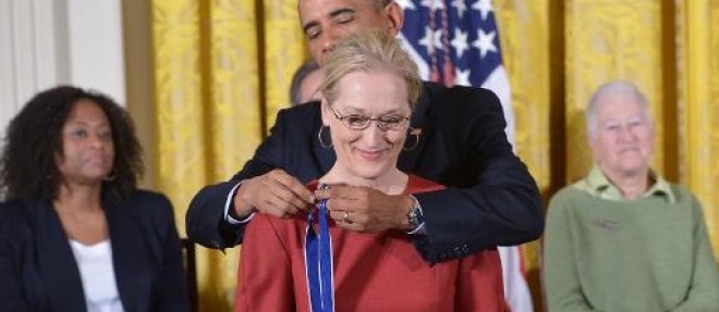 Le president Barack Obama decore l'actrice Meryl Streep de la Medaille de la liberte, le 24 novembre 2014 a la Maison-Blanche a Washington