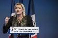 FN: Marine Le Pen attaque Hollande et Sarkozy et renforce ses positions en interne