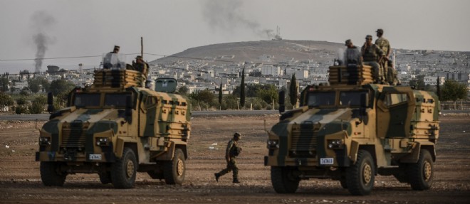 Des troupes turques a proximite de la ville de Kobane.