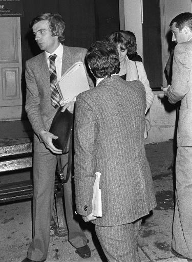 Le juge marseillais Pierre Michel lors de  la reconstitution de la fusillade du Bar du Téléphone" le 12 octobre 1979 à Marseille © Gerard Fouet AFP/Archives