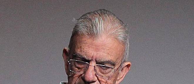 Grèce l'écrivain Menis Koumandareas retrouvé mort à son domicile à Athènes