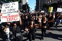 Etats-Unis: les manifestations contre les bavures polici&egrave;res se multiplient