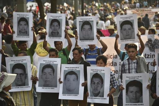 Manifestation à Mexico pour obtenir justice dans la disparition des 43 étudiants, le 6 décembre 2014 © Yuri Cortez AFP