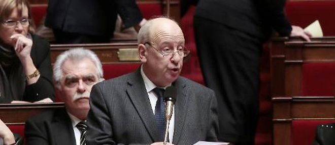 Le depute du Parti de Gauche Marc Dolez s'exprime lors des questions au gouvernement a l'Assemblee nationale le 4 fevrier 2014