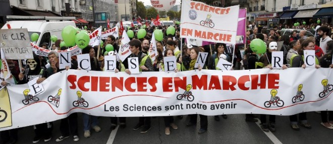 Une premiere manifestation organisee par le collectif Sciences en marche avait reuni 8 000 personnes a Paris en octobre dernier.