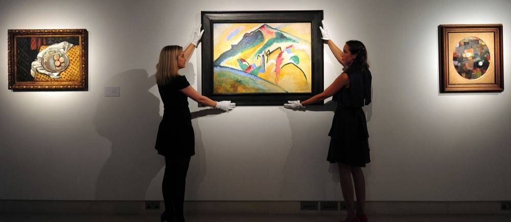 Une oeuvre de Kandinsky vendue aux encheres chez Christie's, a Londres, en 2013.
