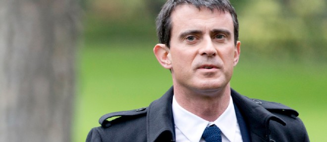 Valls plante un ch&ecirc;ne &quot;qui prend de la hauteur&quot; &agrave; Matignon