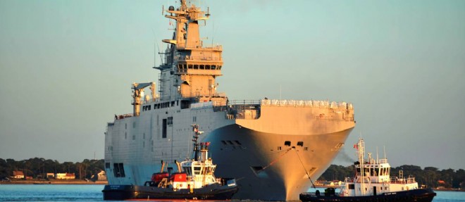 La vente du navire russe a Moscou a ete suspendue en raison de la crise ukrainienne.