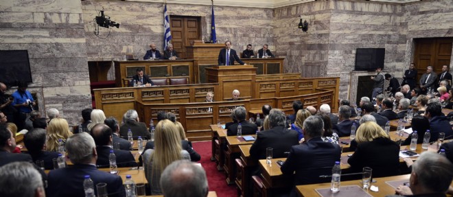Plus de 100 deputes ont refuse de voter pour Stavros Dimas, l'ex-commissaire europeen et cadre de la droite.
