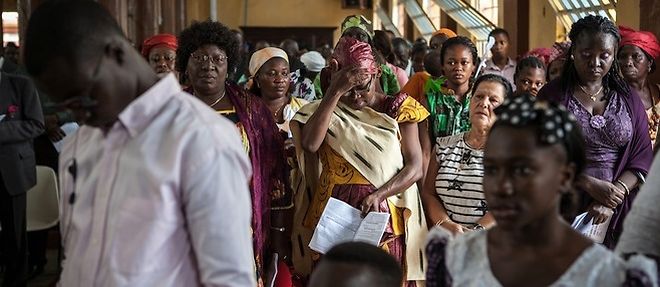 Ebola : les  rassemblements publics pour Noel et le Nouvel An sont interdits en Sierra Leone a cause de l'epidemie.