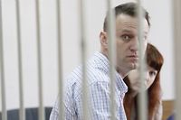 Russie : Alexe&iuml; Navalny condamn&eacute; &agrave; 3 ans et demi de prison avec sursis