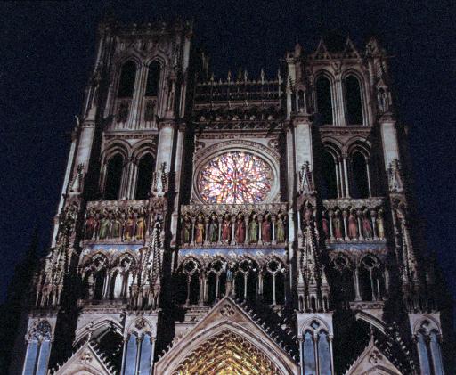 Photo d'un des porches de la facade de la cathedrale d'Amiens