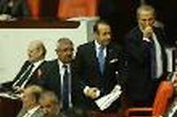 Turquie: le Parlement dispense 4 ex-ministres d'un proc&egrave;s pour corruption