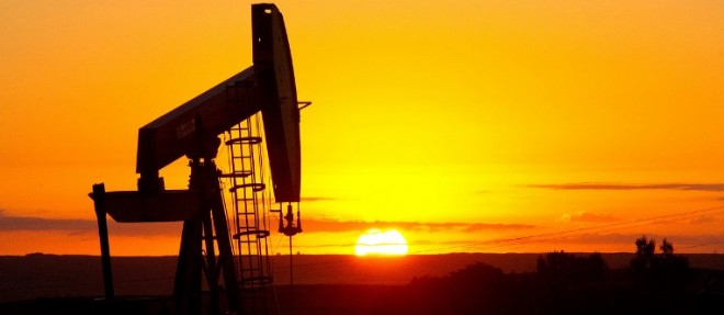 Le baril de petrole est passe pour la premiere fois depuis 2009 sous la barre des 50 dollars.