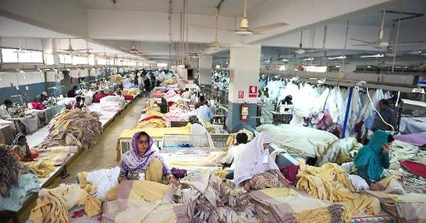 Au Pakistan, peu du de du leçons textile \