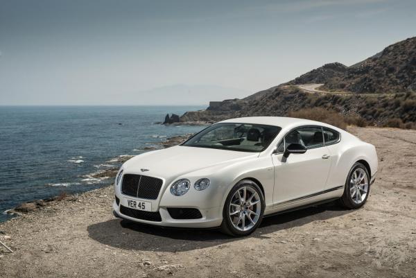 Des Bentley figureraient au nombre des "fortunes de mer" contenues dans le carrier échoué ©  DR
