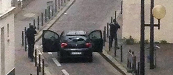 Les agresseurs se sont enfuis apres avoir assassine 12 personnes au siege de "Charlie Hebdo".