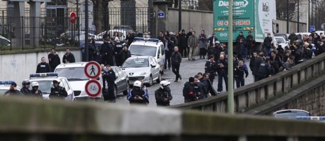 Les forces de police mobilisees porte de Vincennes.