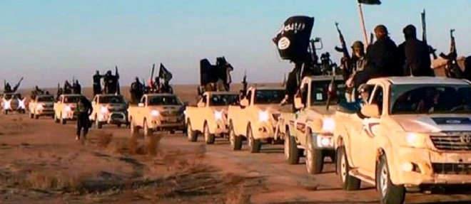 Images d'un convoi de djihadistes de l'organisation Etat islamique mises en ligne par un site militant le 7 janvier 2014.