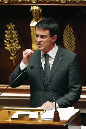 Valls d&eacute;voile des &quot;mesures exceptionnelles&quot;, un Charlie hebdo &quot;des survivants&quot; para&icirc;t