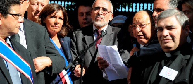 Le president du Conseil francais du Culte musulman Dalil Boubakeur, (deuxieme, a droite) lors d'un discours en septembre denoncant les decapitations barbares de l'Etat islamique.