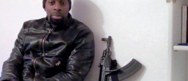 Coulibaly (photo) aurait achete les armes des freres Kouachi en Belgique.
