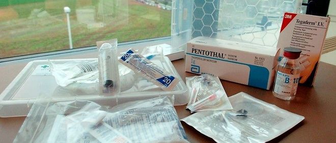 Un "kit d'euthanasie" disponibles dans les pharmacies belges. Depuis 2002, le nombre d'euthanasies est passe de 199 a 1 454 par an.