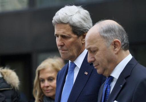 Charlie: 12 interpellations pr&egrave;s de Paris, hommage de John Kerry aux victimes