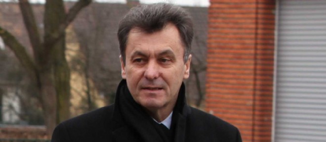 Philippe Esnol, ancien maire de Conflans-Sainte-Honorine, a quitte le Parti socialiste en 2013 pour rejoindre la Parti radical.
