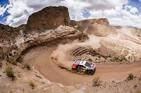 Difficile premiere experience de Peugeot de retour sur le Dakar. Mais deux voitures sur trois sont a l'arrivee. Reste a gagner en performances