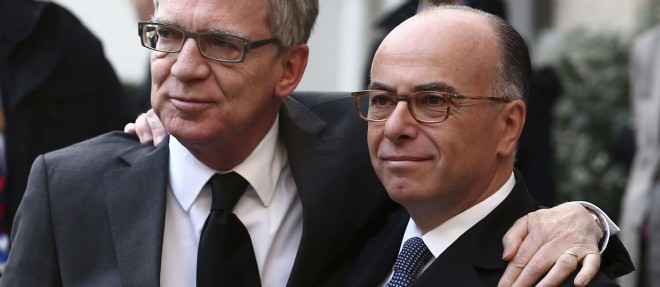 Le ministre de l'Interieur allemand, Thomas de Maiziere, exprime son soutien a son homologue francais, Bernard Cazeneuve, le 11 janvier 2015, au lendemain de la vague d'attentats en France.