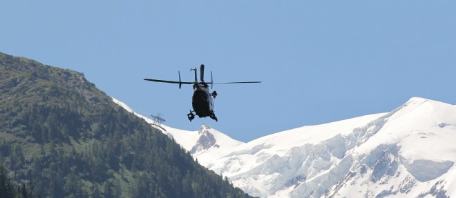 Un helicoptere de la gendarmerie de haute montagne de Chamonix.
