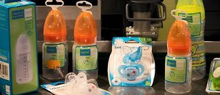 Des produits pour bébé sans bisphénol A ©Joël Saget/AFP