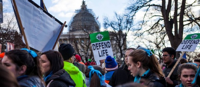 Marche contre l'avortement le 22 janvier a Washington DC. Les elus republicains ont du mettre de l'eau dans leur vin devant l'opposition de leurs collegues feminines.