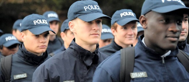 Les effectifs de police se sont accrus de maniere sensible et les services ont ete entierement reorganises sous l'impulsion de Manuel Valls.