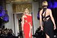 Haute-couture: Versace ouvre le bal en c&eacute;l&eacute;brant les courbes f&eacute;minines