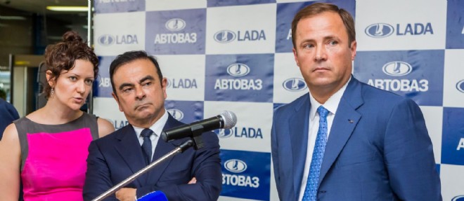 Patron de l'alliance Renault-Nissan, Carlos Ghosn accompagne la contraction du marche automobile russe en reduisant les effectifs chez Avtovaz, le constructeur des Lada.