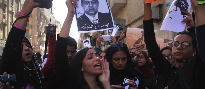 Des Egyptiennes manifestent au Caire le 29 janvier contre la mort de la militante Shalma al-Sabbagh tuee par les forces dites de l'ordre.
