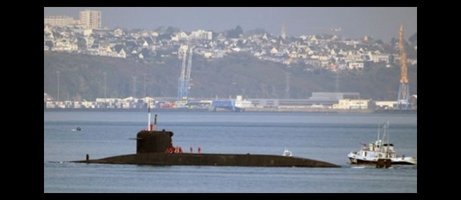 Le sous-marin nucleaire L'Inflexible dans le site de l'ile Longue.