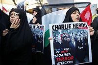 Des Iraniennes manifestant a Teheran contre Charlie Hebdo le 19 janvier apres la publication en Une d'une caricature du prophete Mahomet. (C)Ebrahim Noroozi