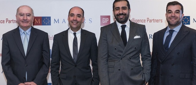 Le rachat de Global Intelligence Partners (GIP) par Mazars s'est joue entre Kamal Mokdad, associe gerant a Mazars Maroc (2e a partir de la gauche) et Abdelmalek Alaoui, CEO de GIP (2e a partir de la droite)