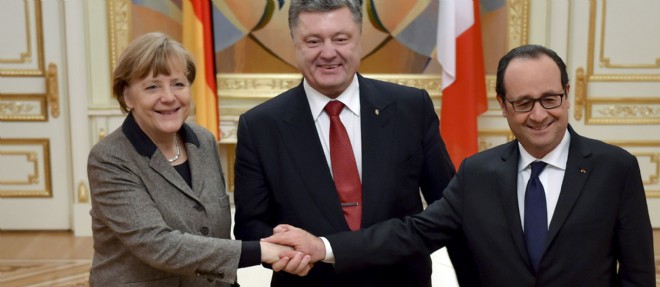 La chanceliere allemande Angela Merkel, le president ukrainien Petro Porochenko et le chef d'Etat francais Francois Hollande.