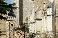 Église monastique du XIVe siècle devenue église paroissiale de l'époque gallo-romaines (du IIe siècle et de l'époque de saint Martin au IVe siècle).
