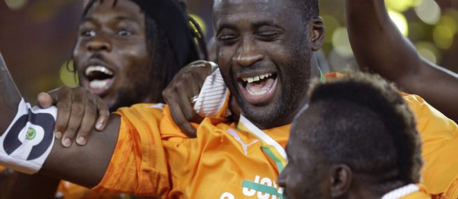 Yaya Toure et ses coequipiers celebrent la victoire contre le Ghana.