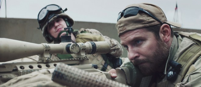 Le proces est particulierement suivi aux Etats-Unis ou Chris Kyle, surnomme la "legende", a publie une autobiographie a succes qui a inspire le film "American Sniper".