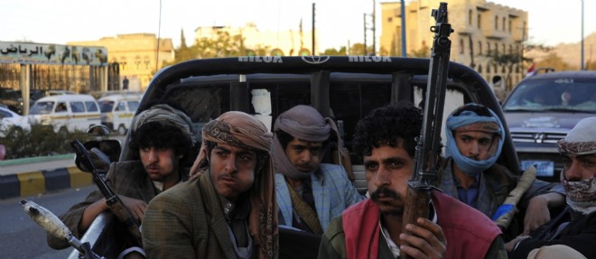 Un groupe de miliciens houthis dans les rues de Sanaa.