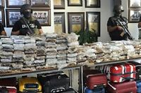 La DNCD, agence antidrogue dominicaine, devoile a la presse en mars 2013 la cocaine qu'elle dit avoir saisie dans le Falcon 50. (C)DR