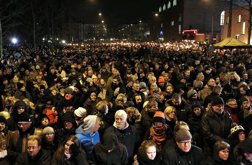 Copenhague: les Danois dans la rue pour rejeter la violence